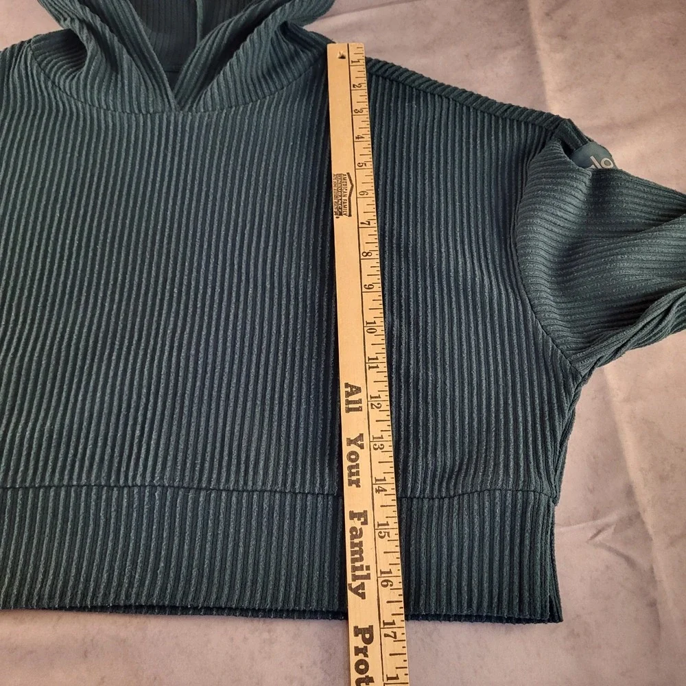 Alo Women's XS Green Ribbed Cropped Hoodie Pullover Sweatshirt Logo